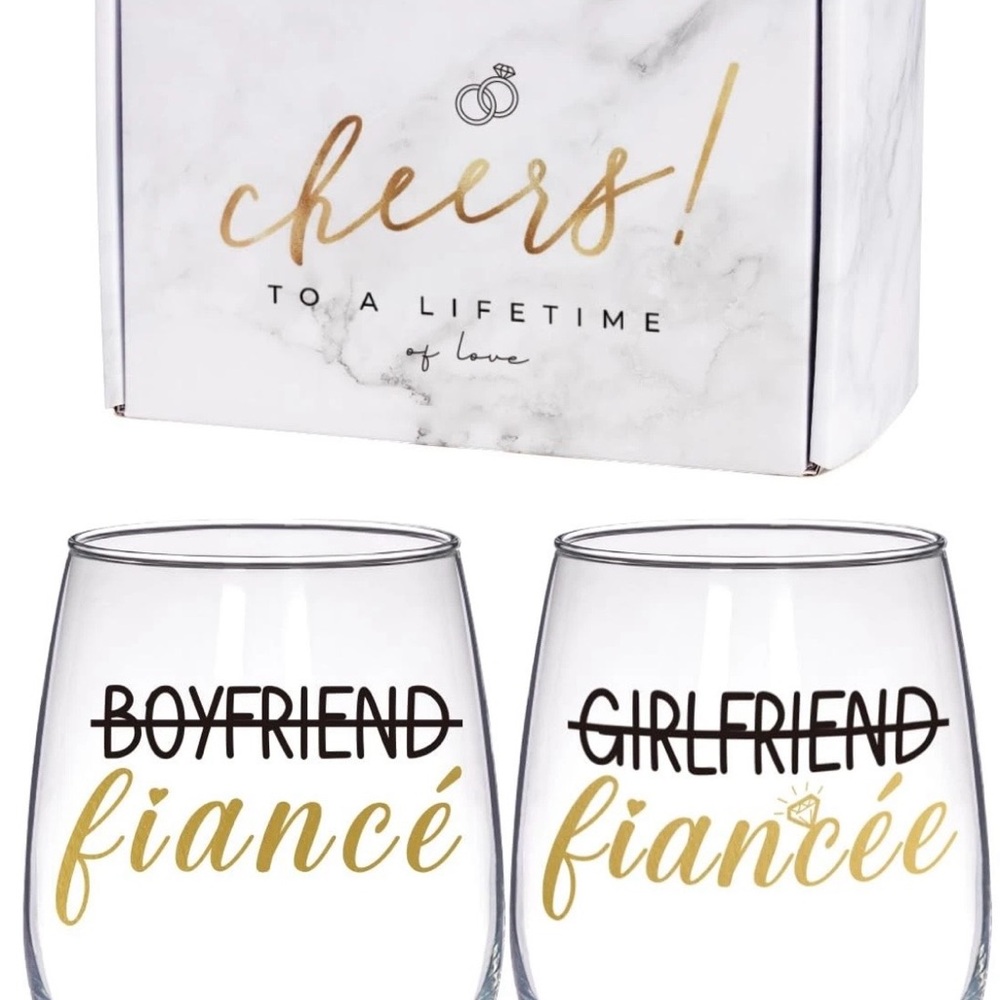 Engagement Fiancé and Fiancée Wine Glass Set
